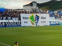 SPEKTAKL U NOVOM PAZARU: Ljiljani, pjesme i poruke jedinstva na meču protiv 'Sarajeva' (FOTO)