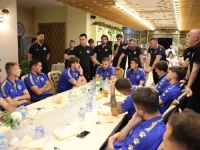 NEVJEROVATNO: Pogledajte čime je Nogometni savez BiH 'nagradio' igrače koji su osvojili trofeje....