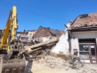 U TOKU JE RUŠENJE STARIH OBJEKATA: Centar Visokog dobija novi izgled, načelnik obećao... (VIDEO)