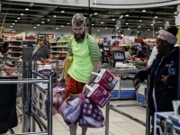 PANIKA U IZRAELU: U gradu Aškelonu ispraznili police u marketima, nakon napada Irana traže utočište u skloništima