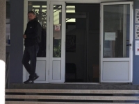 ZBOG 'TEHNIČKIH PROBLEMA': Odgođeno suđenje policajcima optuženim da su pretukli maloljetnika u Osmacima