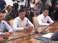 GLAVNI ĆACI IZMISLIO NOVU RIJEČ: Vučićev izraz lica sve govori (VIDEO)