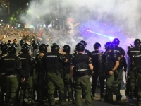VERBALNA ODBRANA I LAŽI DIREKTORA SRBIJANSKE POLICIJE: Građani su pokušali propustiti vozilo Hitne pomoći koje je... (VIDEO)