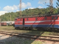 KRETAO SE PRUGOM: Voz udario pješaka kod Doboja, obustavljen željeznički saobraćaj