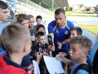 TOKOM TRENINGA 'ZMAJEVA' NA GRBAVICI: Navijači Željezničara pozvali Edina Džeku da se...