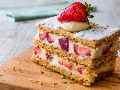 NAPRAVITE MILLE-FEUILLE S JAGODAMA: Donosimo recept sa vikend-poslasticu, obavezno se upustite u ovo gastro-avanturu