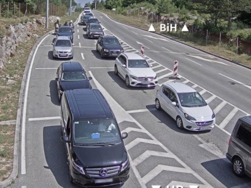 GUŽVE NA IZLAZU IZ BiH: Evo na kojim graničnim prijelazima se najduže čeka