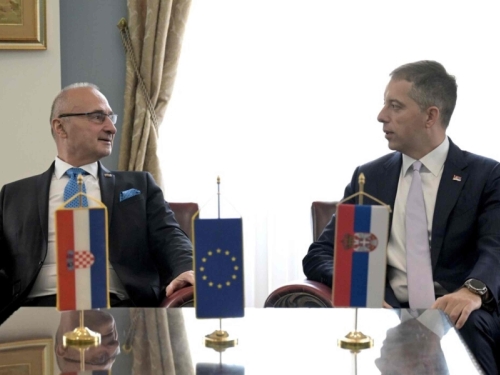 U BEOGRADU, U ČETIRI OKA: Šefovi diplomatije Srbije i Hrvatske razgovarali o Bosni i Hercegovini