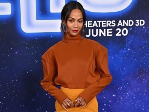 DAMA SA STILOM: Zoe Saldana u retro izdanju, ova suknja posebno laska figuri (FOTO)