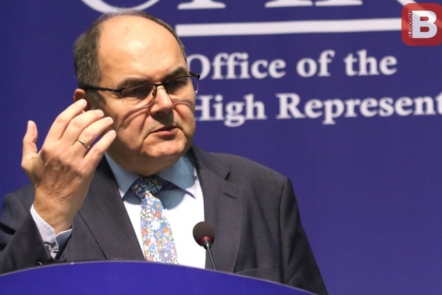 OGLASIO SE VISOKI PREDSTAVNIK: Christian Schmidt nametnuo odluke, obratio  se građanima BiH... | Slobodna Bosna