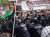 NA PROTESTIMA ZA PALESTINU, U BERLINU, UHAPŠENE DVIJE OSOBE: Bacili crvenu farbu na  ured kancelara