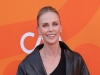 SPOJ ELEGANCIJE I OPUŠTENOSTI: Charlize Theron u haljini koja koja decentno otkriva jedno rame  naglašavajući njezinu vitku siluetu (FOTO)