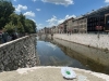 SARAJEVO PAMTI SREBRENICU: Tišina, zastave na pola koplja, srebrenički cvijet... (FOTO)