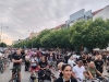 'RUKE SU VAM KRVAVE..': Masovne demonstracije studenata i građana ispred jednog od stanova gradonačelnika Novog Sada, traži se...