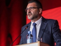 'SRAMOTITE GRB KOJI NOSITE NA UNIFORMI': Profesor Adnan Čirgić zagrmio, pa spominjao 'fašističke falange' i Andriju Mandića