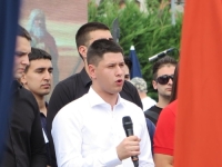 VUČIĆEV NAJDRAŽI 'ČACI' JE IZ DOBOJA I NE ZNA GDJE JE PRIJAVLJEN: U MUP-u Srbije kažu da ne može imati...