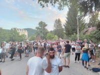 PONOVLJENI IZBORI NA JEDNOM BIRAČKOM MJESTU U KOSJERIĆU: Pobijedio SNS, nakon što su Vučićevi batinaši...