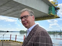 OVO JE TRANSPARENT KOJI JE SAČEKAO VUČIĆA U NOVOM SADU: Zbog njega je sigurno poludio od bijesa