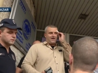 NAČELNIK POLICIJE NOVI PAZAR POGOĐEN U GLAVU: Stao između kordona i studenata