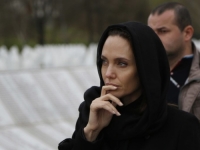 ANGELINA JOLIE JE I POSJETILA MC U POTOČARIMA, I U VIŠE NAVRATA GOVORILA I PISALA O SREBRENICI: U javnosti je posebno odjeknulo njeno...
