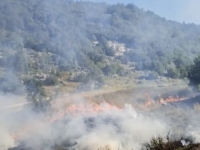 I DALJE AKTIVAN POŽAR OKO TREBINJA: Vatra prijeti kućama