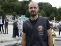 'MAJKAMA JE DRAGO KAD NAS VIDE': Srebreničanin Ahmed Hrustanović s motoristima iz cijele BiH odao počast žrtvama genocida