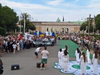 DA SE NIKADA NE ZABORAVI I NIKADA NE PONOVI: U Beču održan Marš mira u znak sjećanja na žrtve genocida u Srebrenici (FOTO)