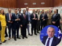 BORENOVIĆ ZA 'SB' O PREVRTLJIVOJ POLITICI SNSD-a: 'Kao djeca na ekskurziji, puni sreće i radosti dodirivali su američku zastavu'