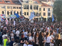NAPETO S DRUGE STRANE DRINE: Građani na ulicama, poslali poruke Vučiću, najavljene nove demonstracije...