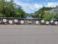 NEZAPAMĆEN VANDALSKI ČIN: Spomenik sjećanja na genocid u Srebrenici u Grazu uništen manje od 48 sati nakon postavljanja