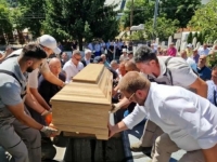 'NJEGOVA HARIZMA NENADMAŠNA': Sarajevo se oprostilo od uglednog doktora, klanjana dženaza Emiru Solakoviću