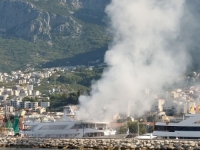 UŽAS U MAKARSKOJ: Izbio požar na turističkom brodu, ima povrijeđenih (VIDEO)