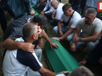 UOČI SUTRAŠNJE DŽENAZE: Tabuti žrtava genocida izneseni na musalu Memorijalnog centra Potočari (FOTO, VIDEO)