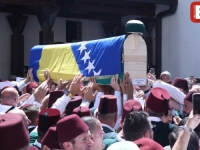 VELIKI BROJ SABORACA I GRAĐANA NA OKUPU: U Sarajevu klanjana dženaza šejhu Halilu Brzini (FOTO+VIDEO)