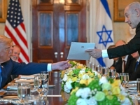 NETANYAHU POSEBNIM POKLONOM IZNENADIO TRUMPA: 'Hvala puno, ovo nisam znao, vau!'