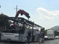 UŽASAN PRIZOR SA LICA MJESTA: Vatra u Crnoj Gori 'progutala' autobus iz Bosne i Hercegovine