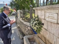 GRADONAČELNIK SARAJEVA ODAO POČAST HEROINI IZ SREBRENICE: 'Više od dvije decenije dostojanstveno je nosila teret...'