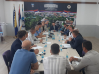 NAKON TEŠKE SAOBRAĆAJNE NESREĆE KOD FOČE: Zatraženo da ekipe hitno izađu na teren