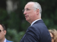 BIVŠI GRADONAČELNIK SPLITA U NEVJERICI: 'Dok se u svijetu priča o budućnosti, kod nas milion članaka o Thompsonu'