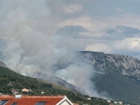 MJEŠTANI UZNEMIRENI: Buknuo požar u Kaštelima, dignuti kanaderi