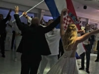 SNIMAK IZAZVAO BURNE REAKCIJE: Mladenci u BiH proslavili stupanje u brak uz Thompsonovu pjesmu 'Bojna Čavoglave' (VIDEO)