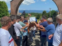 TUGA U KOZARCU: Kolektivna dženaza i ukop sedam žrtava u Memorijalnom centru Kamičani