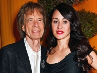 NEUNIŠTIVI FRONTMEN 'ROLLING STONESA': Mick Jagger proslavio 82. rođendan, čestitala mu 44 godine mlađa zaručnica (FOTO)