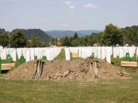 KONAČNI SMIRAJ: Sedam žrtava genocida u Srebrenici danas će biti pokopano u mezarju u Potočarima (FOTO)