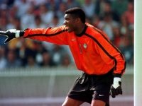 ODLAZAK LEGENDARNOG GOLMANA: U 61. godini preminuo Peter Rufai