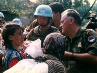 SPROVEDENA ANKETA U RS-u: Genocid ne priznaju, a Mladić i Karadžić su im zločinci, ALI SVE MANJE