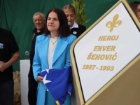 POGINULI U BORBI ZA ODBRANU DOMOVINE: Na brdu Žuč otkriven spomenik legendarnom komandantu Armije RBiH Enveru Šehoviću i saborcima