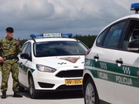 INCIDENT U SUSJEDSTVU: Civilna lica autom pokušala probiti blokadu na ulazu kasarne, oglasio se MORH