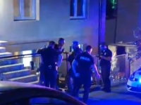 MASOVNA TUČA SANDŽAKLIJA I SARAJLIJA, POVRIJEĐENE TRI OSOBE: Objavljen snimak s lica mjesta, sve vrvi od policije (VIDEO)