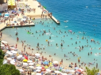 PUNO PRISTUPAČNIJE NEGO U HRVATSKOJ: Gosti iz cijelog svijeta okupirali plaže u Neumu (VIDEO)